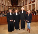 Foto: Frau Böcker mit Ehrengästen in der Kirche der Styler Mission