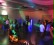 Das Foto zeigt tanzende Schülerinnen und Schüler in buntem Discolicht in der Gymnastikhalle in Sankt Augustin.