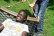 Das Foto zeigt einen Schüler auf der Mattenschaukel in Vilich. 
